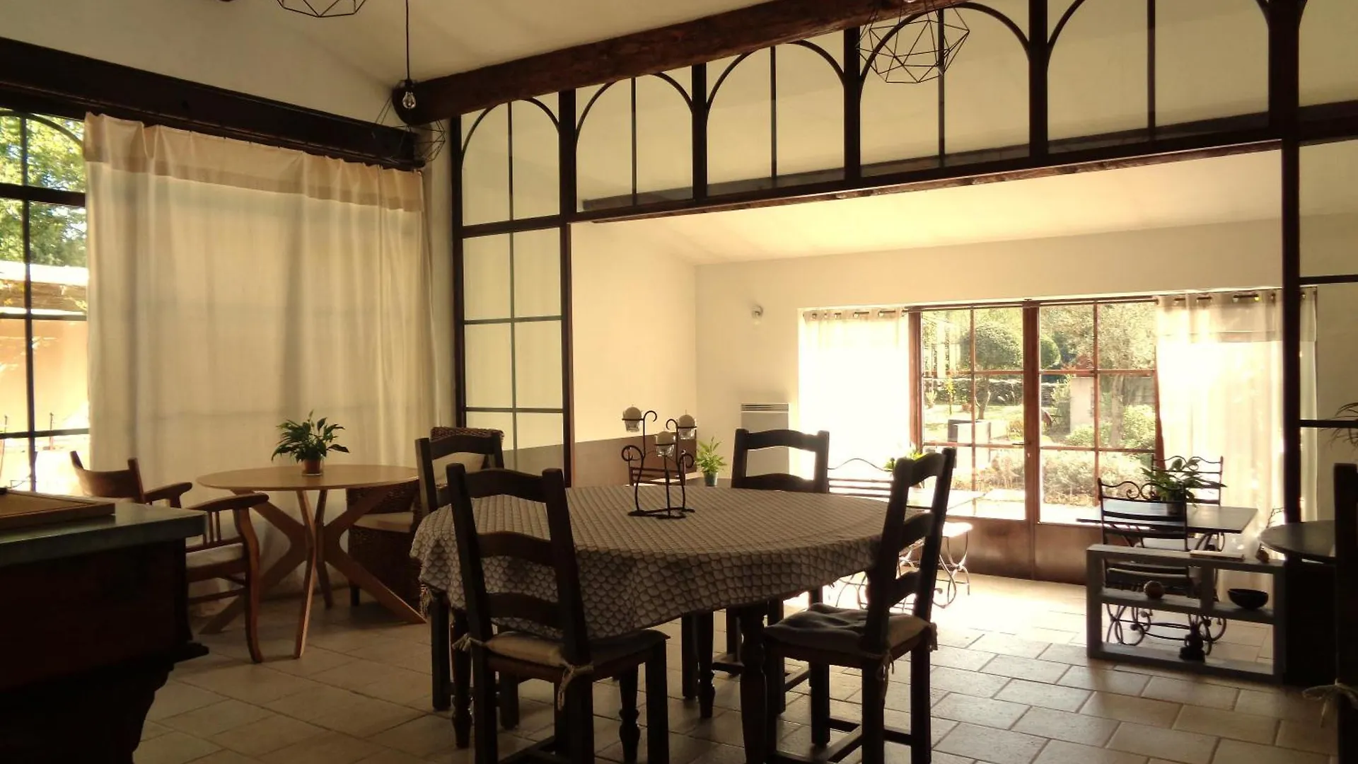 Le clos des lavandes-Luberon Lacoste  Couette-café Lacoste (Vaucluse)