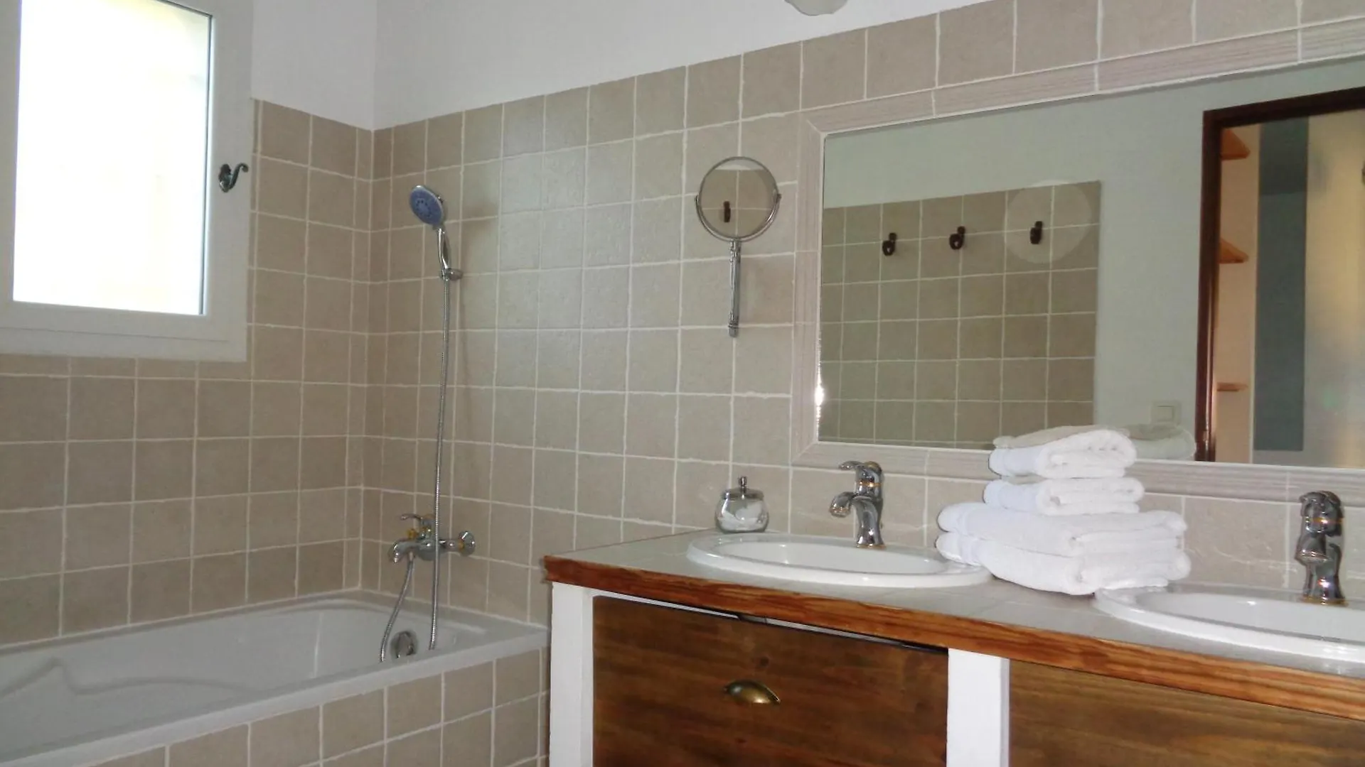 Clos Des Lavandes - Chambres Et Suites De Charme Climatisees-Luberon Lacoste  Lacoste (Vaucluse)