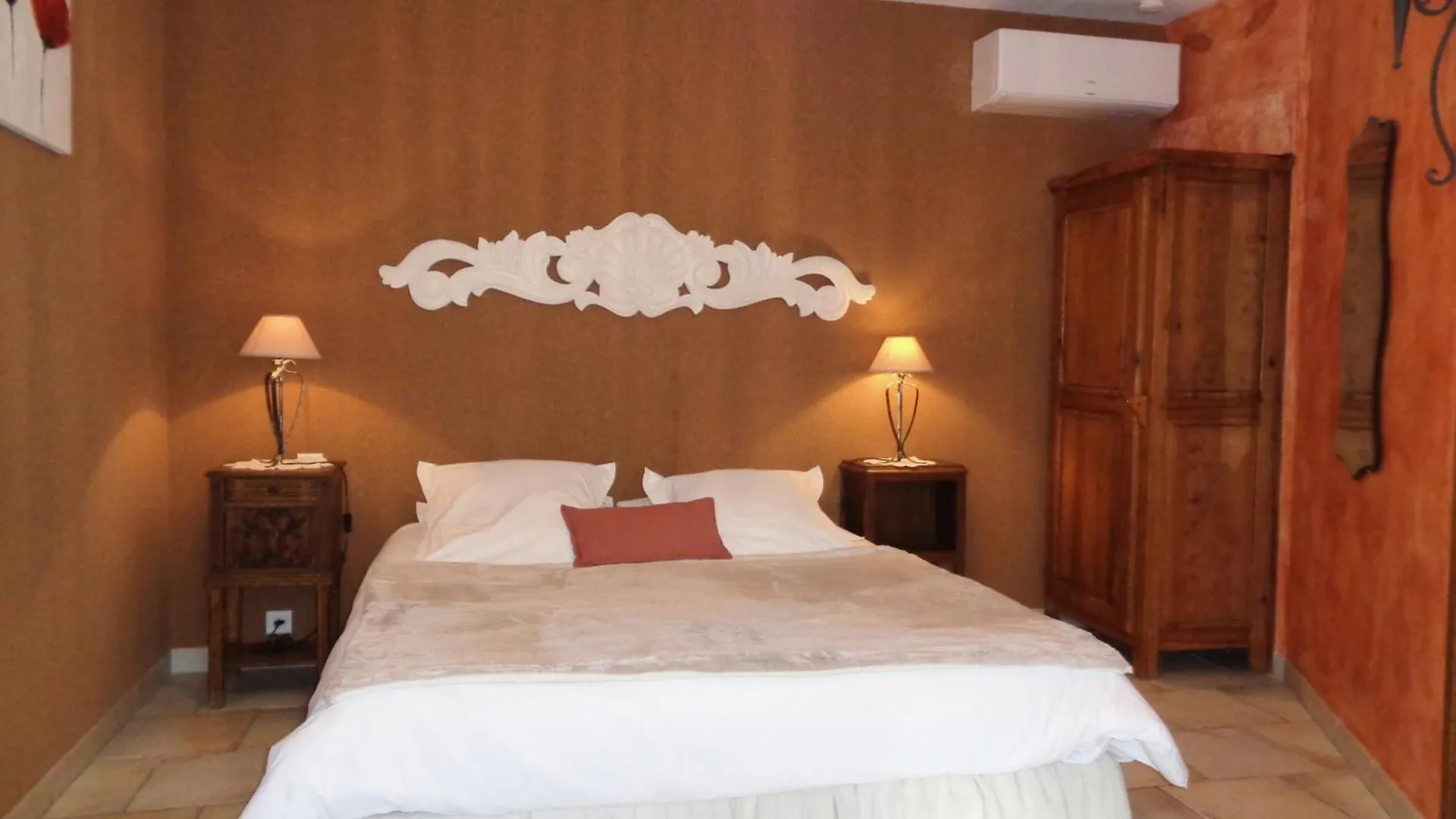 *** Nocleg ze śniadaniem Clos Des Lavandes - Chambres Et Suites De Charme Climatisees-Luberon Lacoste  Francja