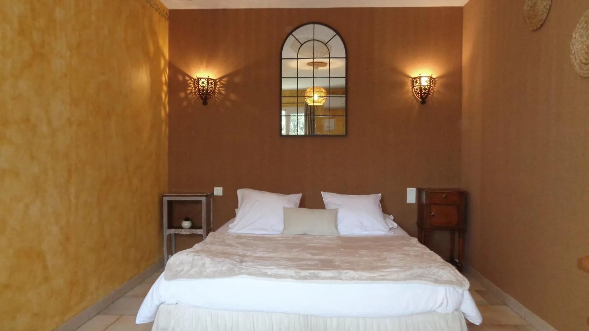 Clos Des Lavandes - Chambres Et Suites De Charme Climatisees-Luberon Lacoste  3*, Lacoste (Vaucluse)