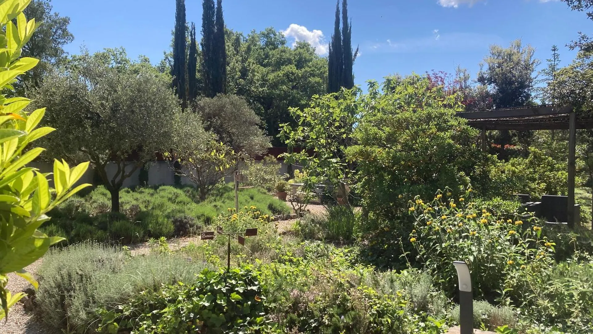 Clos Des Lavandes - Chambres Et Suites De Charme Climatisees-Luberon Lacoste  3*, Lacoste (Vaucluse)