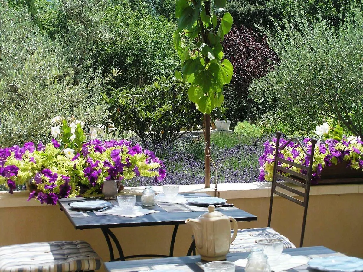 Clos Des Lavandes - Chambres Et Suites De Charme Climatisees-Luberon Lacoste  3*, Lacoste (Vaucluse)