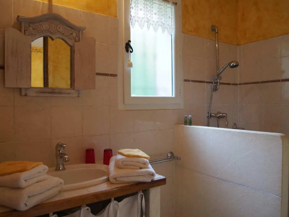 *** Nocleg ze śniadaniem Clos Des Lavandes - Chambres Et Suites De Charme Climatisees-Luberon Lacoste  Francja
